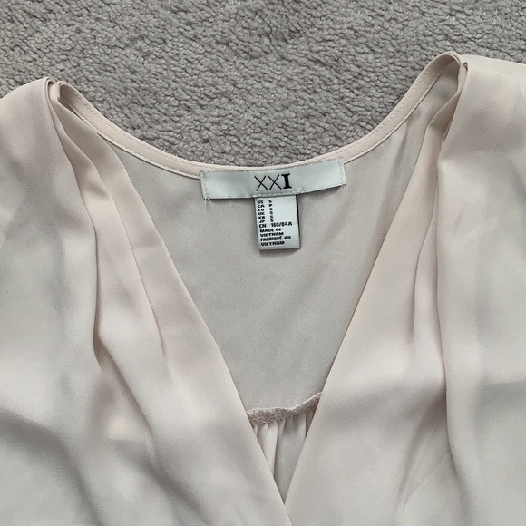 Forever 21 Sleeveless Blouse - Picture 2 of 4